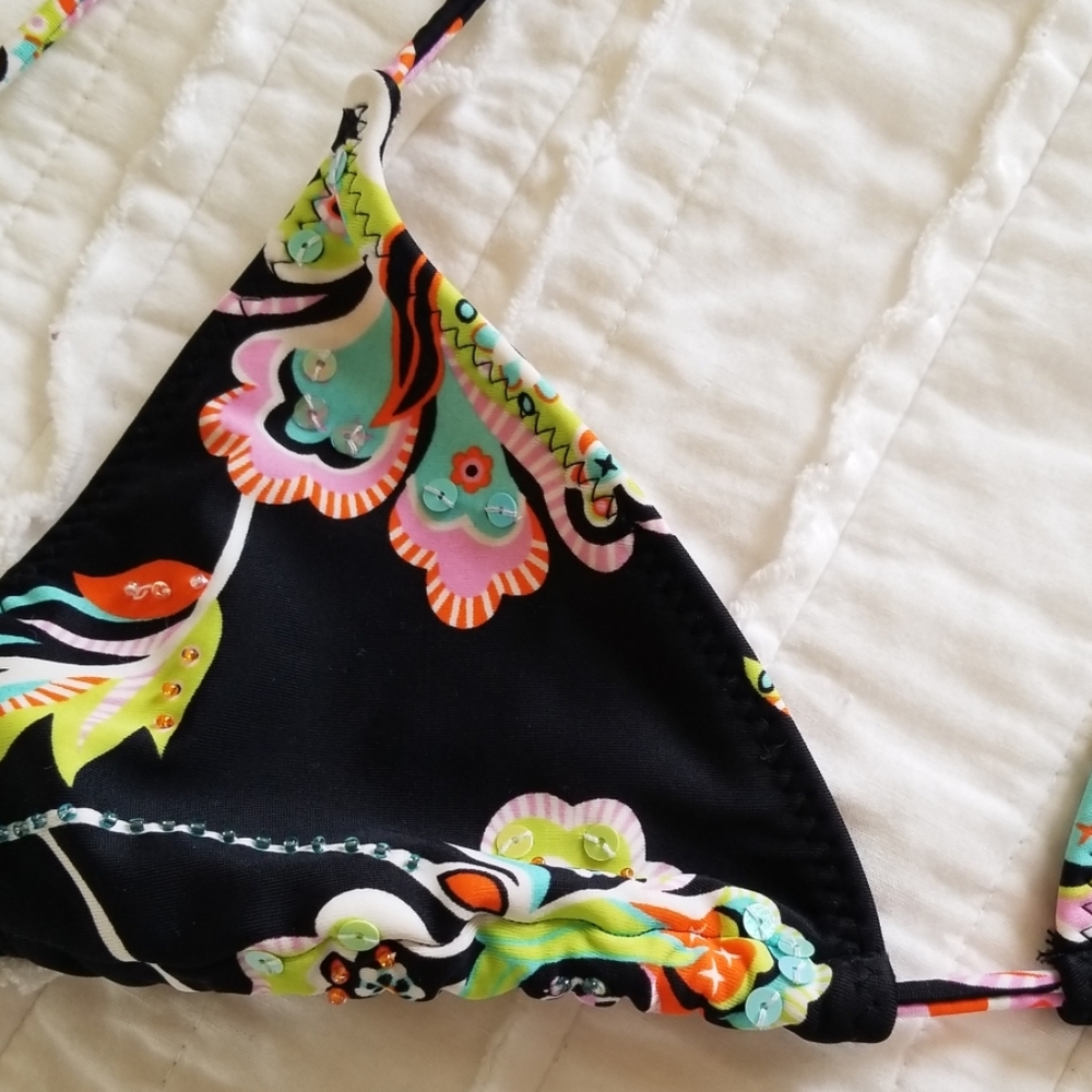 Bikini - Picture 4 of 4